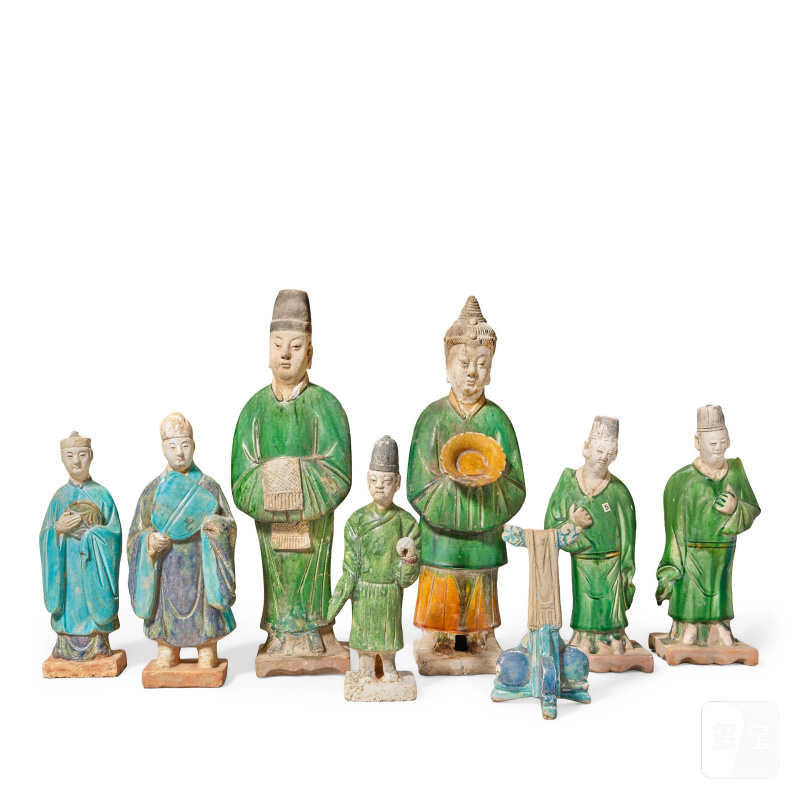 明 陶俑一組及衣架一件 | A GROUP OF GLAZED POTTERY FUNERARY FIGURES AND A MODEL OF A CLOTHES STAND